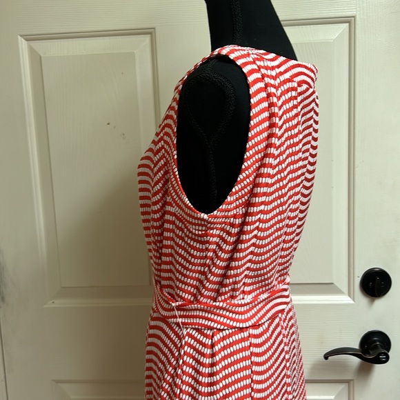 ILE New York Red and White Dress with Belt, Size14W, 95% Polyester, 5% Spandex - Picture 11 of 15